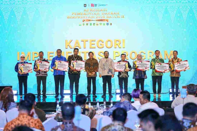 Gubernur Sumut Muhammad Bobby Afif Nasution menerima penghargaan pada acara Apresiasi Pemerintah Daerah 2026 Batch II, yang digelar di Batam, Kepulauan Riau, Rabu (12/8/2026).