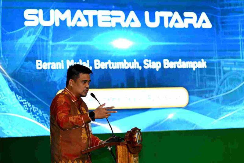 Gubernur Sumatera Utara (Sumut) Muhammad Bobby Nasution bersama Menteri Usaha Mikro, Kecil, dan Menengah (UMKM) Maman Abdurrahman, Wakil Kepala BRIN Amarulla Octavian, Rektor USU  Muryanto Amin, serta Walikota Medan Ricko Waas, menghadiri acara Bursa Wirausaha Unggulan yang digelar oleh Universitas Sumatera Utara (USU) di Gedung Auditorium USU, Kamis (20/8/2026). 