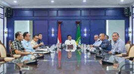Gubernur Sumatera Utara (Sumut) Muhammad Bobby Afif Nasution memimpin rapat bersama Pj Sekdaprov Sumut Sulaiman Harahap dan sejumlah pimpinan OPD Pemprov Sumut, membahas rencana strategis pengelolaan dan pengembangan olahraga menjadi industri, di Ruang Rapat Lantai 10 Kantor Gubernur Sumut, Jalan Diponegoro Nomor 30 Medan, Selasa (11/8/2026). 