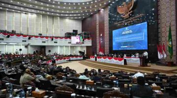 Gubernur Sumatera Utara (Sumut) Bobby Nasution menyampaikan penjelasan terhadap Rancangan Peraturan Daerah (Ranperda) tentang Perubahan Anggaran Pendapatan dan Belanja Daerah (APBD) Provinsi Sumatera Utara Tahun Anggaran 2026 pada Rapat Paripurna DPRD Provinsi Sumatera Utara, di Gedung DPRD Sumut, Jalan Imam Bonjol, Medan, Rabu (26/8/2026).