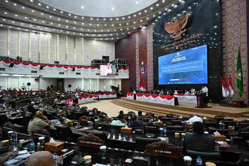 Gubernur Sumatera Utara (Sumut) Bobby Nasution menyampaikan penjelasan terhadap Rancangan Peraturan Daerah (Ranperda) tentang Perubahan Anggaran Pendapatan dan Belanja Daerah (APBD) Provinsi Sumatera Utara Tahun Anggaran 2026 pada Rapat Paripurna DPRD Provinsi Sumatera Utara, di Gedung DPRD Sumut, Jalan Imam Bonjol, Medan, Rabu (26/8/2026).