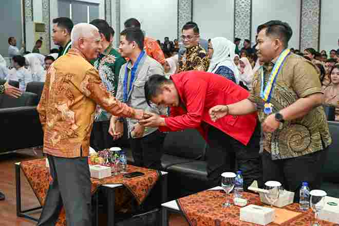 Wakil Gubernur Sumut,  Surya menghadiri Seminar, Orasi Kebangsaan, Dialog Interaktif Bersama Eksekutif & Legislatif se Sumut, FGD Kebijakan Penganggaran P4GN serta Deklarasi Bersama yang diselenggarakan di Aula Dinas Pendidikan Sumut, Jalan Cik Ditiro, Medan, Jum'at (7/8/2026). 