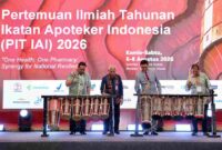 Wakil Gubernur Sumatera Utara (Sumut) Surya menghadiri pembukaan Kongres dan Pertemuan Ilmiah Tahunan (PIT) Ikatan Apoteker Indonesia (IAI) 2026 di Hotel Santika Premiere Dyandra, Jalan Kapten Maulana Lubis Nomor 7, Medan, Kamis (6/8/2026).