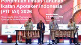 Wakil Gubernur Sumatera Utara (Sumut) Surya menghadiri pembukaan Kongres dan Pertemuan Ilmiah Tahunan (PIT) Ikatan Apoteker Indonesia (IAI) 2026 di Hotel Santika Premiere Dyandra, Jalan Kapten Maulana Lubis Nomor 7, Medan, Kamis (6/8/2026).
