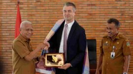 Wakil Gubernur Sumatera Utara (Sumut) Surya menerima kunjungan Duta Besar Kerajaan Belgia untuk Indonesia Mr. David Jordens di Ruang Kerja Lantai 9 Kantor Gubernur Sumut Jalan Diponegoro Kota Medan, Senin (24/8/2026).