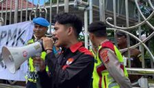 ALAMP AKSI mendesak Kejari Aceh Singkil menyelidiki dugaan penyimpangan proyek Masjid Raya Rimo, termasuk dugaan perbedaan spesifikasi material.