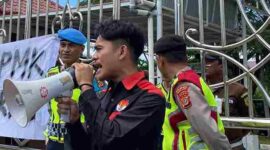 ALAMP AKSI mendesak Kejari Aceh Singkil menyelidiki dugaan penyimpangan proyek Masjid Raya Rimo, termasuk dugaan perbedaan spesifikasi material.