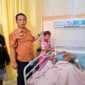 Sekda Pematangsiantar menjenguk korban longsor di RSUD dr. Djasamen Saragih.