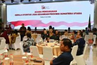 pengukuhan Triyoga Laksito sebagai Kepala OJK Provinsi Sumatera Utara yang baru, menggantikan Khoirul Muttaqien, di Aula Raja Inal Siregar, Kantor Gubernur Sumatera Utara, Medan, pada Jumat (31/7/2026).