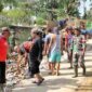 Pemkab Simalungun bersama TNI, Polri, relawan, dan warga menggelar gotong royong massal untuk mempercepat pemulihan pascabanjir di Serbelawan.