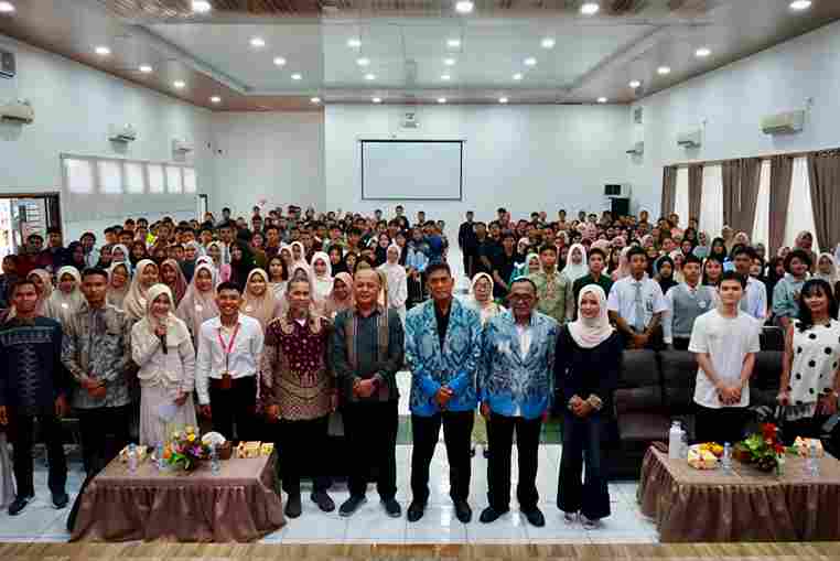 Pemko Pematangsiantar mendukung lahirnya wirausahawan muda melalui Seminar Entrepreneurship IEC bertema Youth Today, Leader Tomorrow di Ruang Serbaguna Pemko.