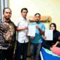 staf tata usaha di salah satu madrasah negeri di Kabupaten Asahan, Rini Siregar (37) saat didampingi kuasa hukumnya di salah satu Rumah sakit. 