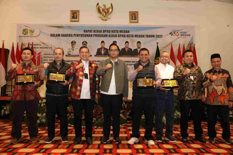 Foto bersama usai Rapat Kerja (Raker) DPRD Kota Medan dalam rangka penyusunan program kerja tahun 2027 di The Hill Hotel Resort Sibolangit, Minggu (2/8/2026).