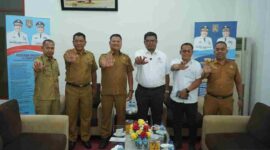 Wakil Bupati Asahan Rianto, S.H., M.A.P. menerima kunjungan Ketua Komisi Nasional Perlindungan Anak, Agustinus Sirait, di Ruang Kerja Wakil Bupati Asahan, pada Senin (3/8/2026).