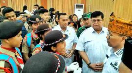 Bupati Simalungun Anton Achmad Saragih melepas 38 anggota Pramuka mengikuti Jamnas XII 2026 di Cibubur.