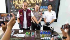 Konferensi pers dipimpin Direktur Reserse Narkoba Polda Sumut, Kombes Pol. Andy Arisandi, S.H., S.I.K., M.H., didampingi Kabid Humas Polda Sumut, Kombes Pol. Dr. Ferry Walintukan, S.I.K., S.H., M.H.