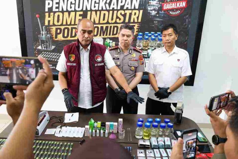Konferensi pers dipimpin Direktur Reserse Narkoba Polda Sumut, Kombes Pol. Andy Arisandi, S.H., S.I.K., M.H., didampingi Kabid Humas Polda Sumut, Kombes Pol. Dr. Ferry Walintukan, S.I.K., S.H., M.H.