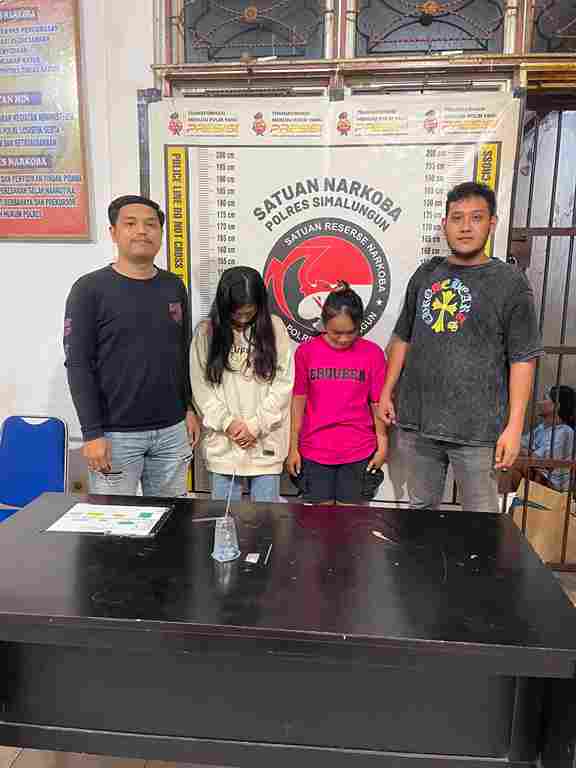Polsek Gunung Malela mengamankan dua perempuan yang diduga terlibat penyalahgunaan sabu di Simalungun.