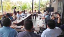 Rapat koordinasi yang digelar pada Rabu (5 Agustus 2026) sebagai upaya menjaga kelancaran arus lalu lintas sekaligus mengakomodasi kebutuhan masyarakat yang masih memanfaatkan badan jalan untuk kegiatan adat.
