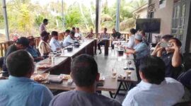 Rapat koordinasi yang digelar pada Rabu (5 Agustus 2026) sebagai upaya menjaga kelancaran arus lalu lintas sekaligus mengakomodasi kebutuhan masyarakat yang masih memanfaatkan badan jalan untuk kegiatan adat.