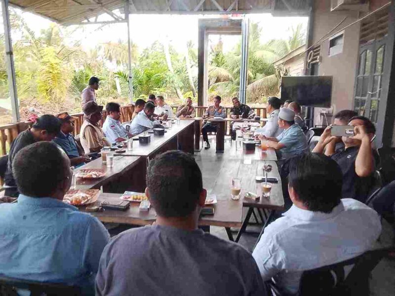 Rapat koordinasi yang digelar pada Rabu (5 Agustus 2026) sebagai upaya menjaga kelancaran arus lalu lintas sekaligus mengakomodasi kebutuhan masyarakat yang masih memanfaatkan badan jalan untuk kegiatan adat.