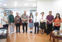 Foto bersama Bupati Asahan, guru, dan Grace Natalie Sagala, Ketua OSIS SMA Panti Budaya Kisaran, lolos ISLT 2026 dan akan mengikuti pelatihan kepemimpinan nasional di Sumatera Barat.