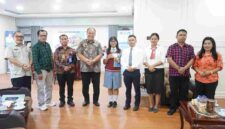 Foto bersama Bupati Asahan, guru, dan Grace Natalie Sagala, Ketua OSIS SMA Panti Budaya Kisaran, lolos ISLT 2026 dan akan mengikuti pelatihan kepemimpinan nasional di Sumatera Barat.
