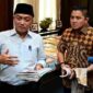 Menteri Sekretaris Negara Prasetyo Hadi dan Sekretaris Kabinet Teddy Indra Wijaya memberikan keterangan pers kepada awak media di kompleks Istana Kepresidenan Jakarta, pada Jumat, 7 Agustus 2026. 