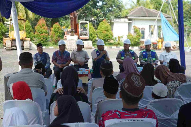 Bupati dan Wabup Asahan mengikuti doa bersama jelang renovasi Gedung Kantor Imigrasi yang ditargetkan selesai dalam 150 hari kalender.