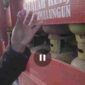 Screenshot Video saat segel dari tabung gas 3 kg yang baru keluar dari SPBBE Mudah dicabut. Kamis, 6 Agustus 2026 sore hari.