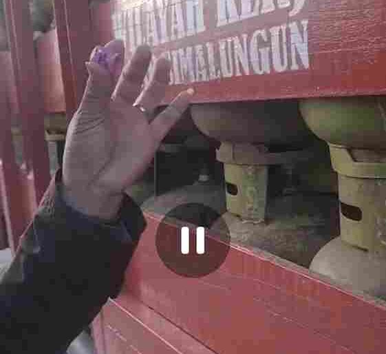 Screenshot Video saat segel dari tabung gas 3 kg yang baru keluar dari SPBBE Mudah dicabut. Kamis, 6 Agustus 2026 sore hari.