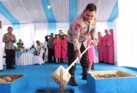 Kapolda Sumut Whisnu Hermawan meletakkan batu pertama Rusun Polres Tapteng berkapasitas 20 hunian.