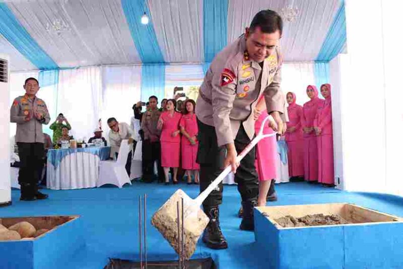 Kapolda Sumut Whisnu Hermawan meletakkan batu pertama Rusun Polres Tapteng berkapasitas 20 hunian.