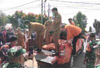 polisi bersama BPBD datang melakukan penanganan atas meninggalnya Seorang lansia ditemukan meninggal di rumahnya di Jalan Rajawali, Siantar Barat.