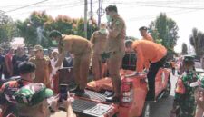 polisi bersama BPBD datang melakukan penanganan atas meninggalnya Seorang lansia ditemukan meninggal di rumahnya di Jalan Rajawali, Siantar Barat.