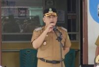 Camat Medan Timur, Fernanda,SSTP saat memimpin Apel pagi pada Senin, 10 Agustus 2026.(Foto/Ist)