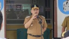 Camat Medan Timur, Fernanda,SSTP saat memimpin Apel pagi pada Senin, 10 Agustus 2026.(Foto/Ist)