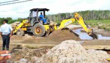 Pemkab Simalungun menormalisasi Sungai Pondok Pelita untuk menangani dampak banjir Serbelawan dengan pengerukan sedimentasi dan dukungan alat berat.