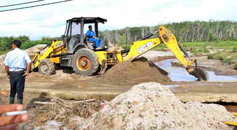 Pemkab Simalungun menormalisasi Sungai Pondok Pelita untuk menangani dampak banjir Serbelawan dengan pengerukan sedimentasi dan dukungan alat berat.
