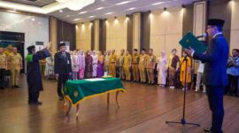Rico Waas melantik Erfin Fahrurrazi sebagai Penjabat Sekda Medan.