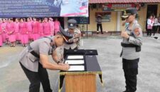 Upacara serah terima jabatan (sertijab) berlangsung di Lapangan Apel Polres Pematangsiantar pada Selasa (11/8/2026) sekitar pukul 15.00 WIB dan dipimpin Kapolres Pematangsiantar AKBP Sah Udur T.M. Sitinjak.