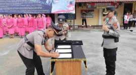 Upacara serah terima jabatan (sertijab) berlangsung di Lapangan Apel Polres Pematangsiantar pada Selasa (11/8/2026) sekitar pukul 15.00 WIB dan dipimpin Kapolres Pematangsiantar AKBP Sah Udur T.M. Sitinjak.