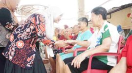 Ketua TP PKK Asahan Yusnila Indriati Taufik menghadiri Bhakti Sosial Keagamaan dan mengunjungi panti asuhan serta panti jompo di Kisaran.