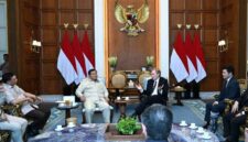 Presiden Prabowo Subianto menerima Wakil Menteri (Wamen) Perang Amerika Serikat untuk Urusan Kebijakan Elbridge Colby, beserta delegasi di Istana Merdeka, Jakarta, Rabu (12/08/2026). Foto: Kemensetnegri