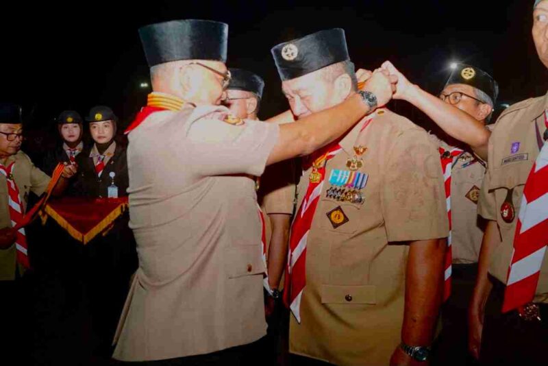 Bupati Asahan Taufik Zainal Abidin menerima Lencana Melati Gerakan Pramuka di Cibubur sebagai apresiasi atas dukungan pembinaan generasi muda.