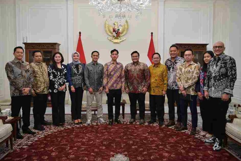 Wapres Gibran mendorong digitalisasi usaha desa untuk memperluas akses pasar ekspor dan meningkatkan nilai tambah komoditas unggulan masyarakat.