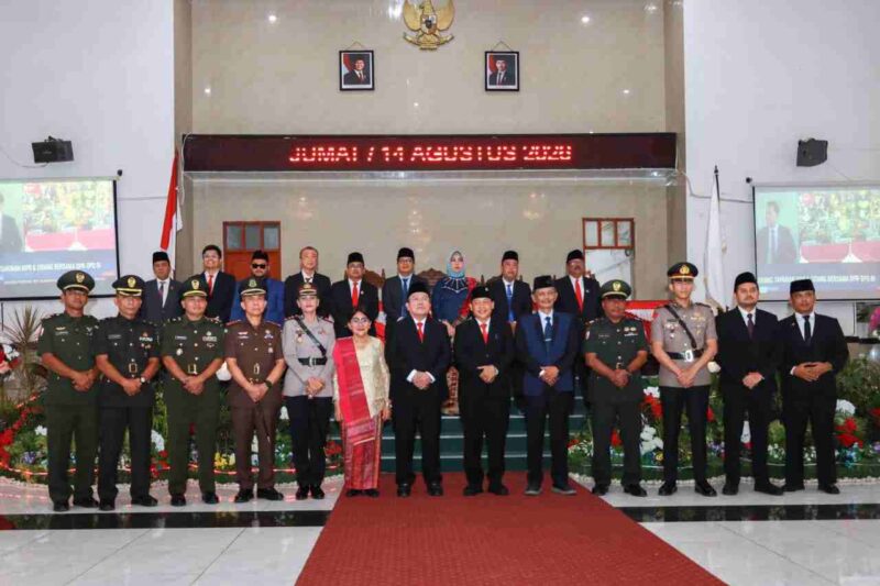 Wali Kota Pematangsiantar Wesly Silalahi menyaksikan pidato kenegaraan Prabowo bersama Forkopimda dari Gedung DPRD pada Sidang Tahunan MPR 2026.