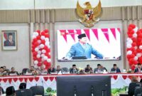 Bupati Simalungun Anton Achmad Saragih menghadiri rapat paripurna DPRD.
