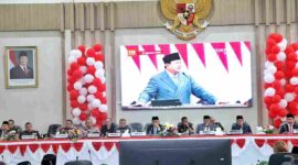Bupati Simalungun Anton Achmad Saragih menghadiri rapat paripurna DPRD.