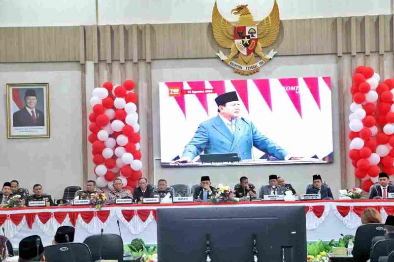 Bupati Simalungun Anton Achmad Saragih menghadiri rapat paripurna DPRD.